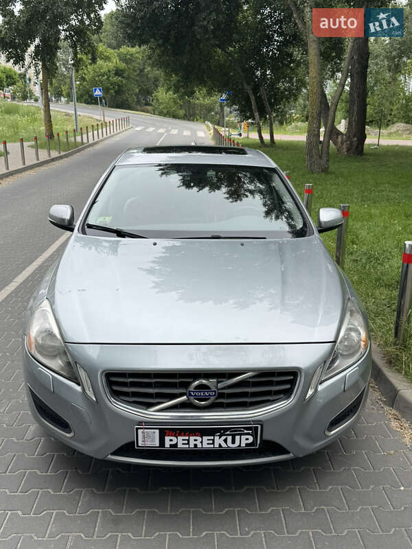 Седан Volvo S60 2012 в Киеве