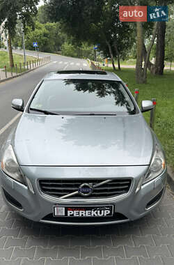 Седан Volvo S60 2012 в 