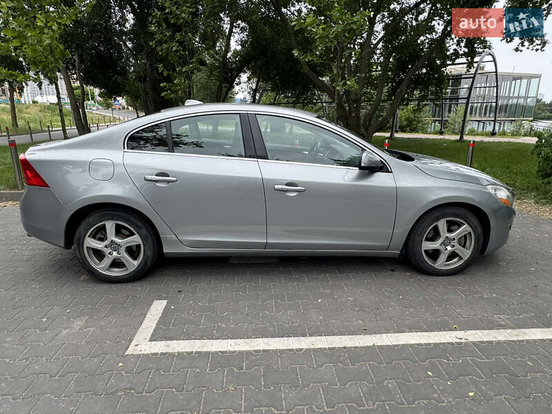 Седан Volvo S60 2012 в Киеве
