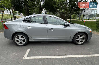 Седан Volvo S60 2012 в 