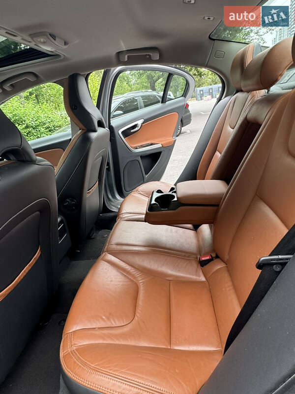 Седан Volvo S60 2012 в Киеве