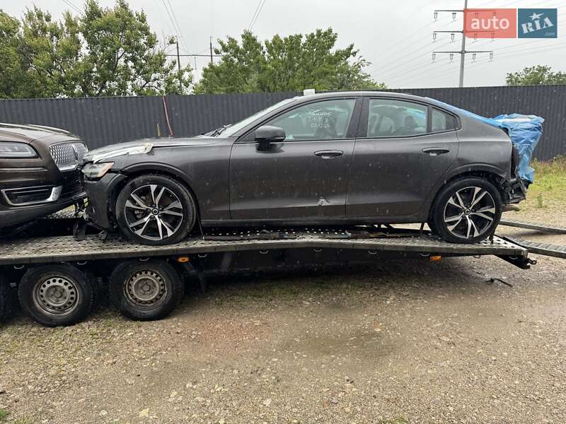 Седан Volvo S60 2024 в Киеве