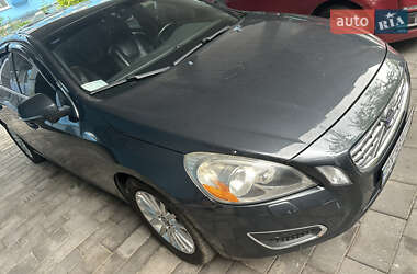 Седан Volvo S60 2012 в 