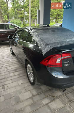 Седан Volvo S60 2012 в 