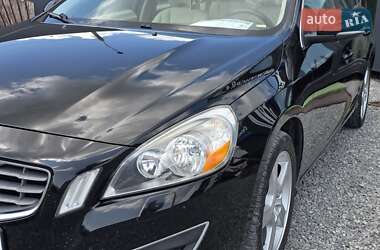 Седан Volvo S60 2012 в 