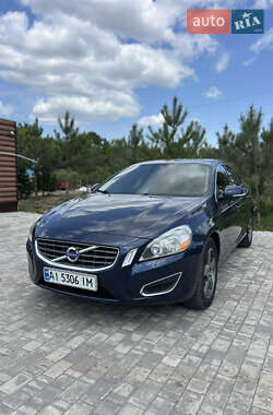 Седан Volvo S60 2011 в Белогородке