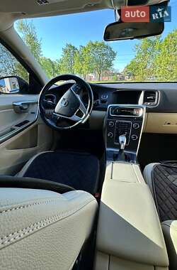 Седан Volvo S60 2012 в 
