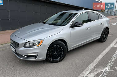 Седан Volvo S60 2015 в 
