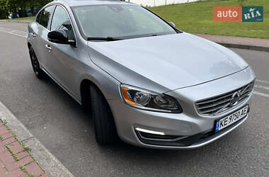Седан Volvo S60 2015 в 