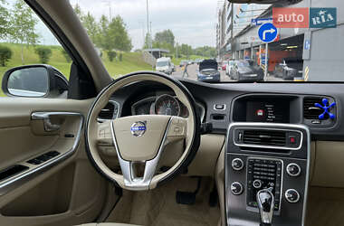 Седан Volvo S60 2015 в 