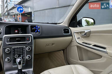 Седан Volvo S60 2015 в 