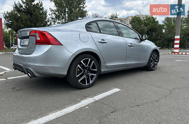 Седан Volvo S60 2017 в 