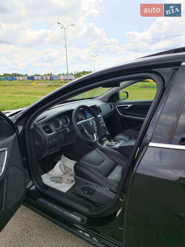 Седан Volvo S60 2012 в Львове