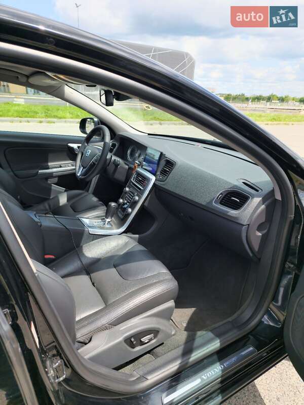 Седан Volvo S60 2012 в Львове