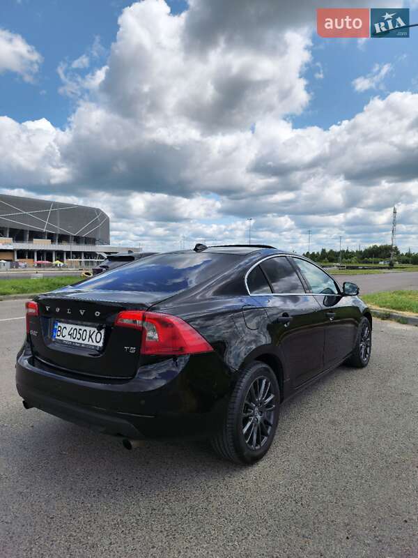 Седан Volvo S60 2012 в Львове