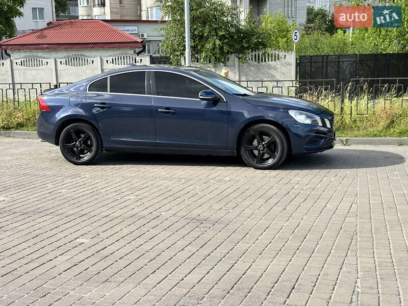 Седан Volvo S60 2012 в Львове