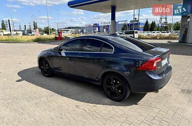 Седан Volvo S60 2012 в 