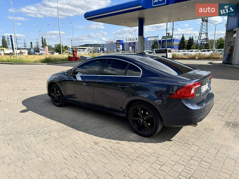 Седан Volvo S60 2012 в Львове
