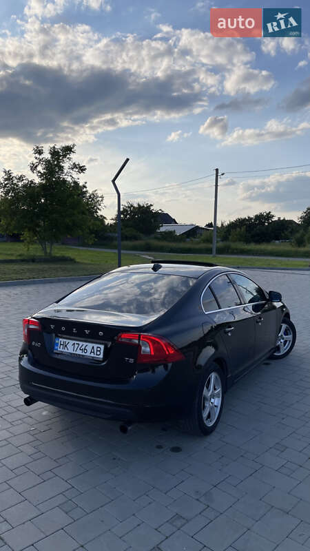 Седан Volvo S60 2013 в Ровно