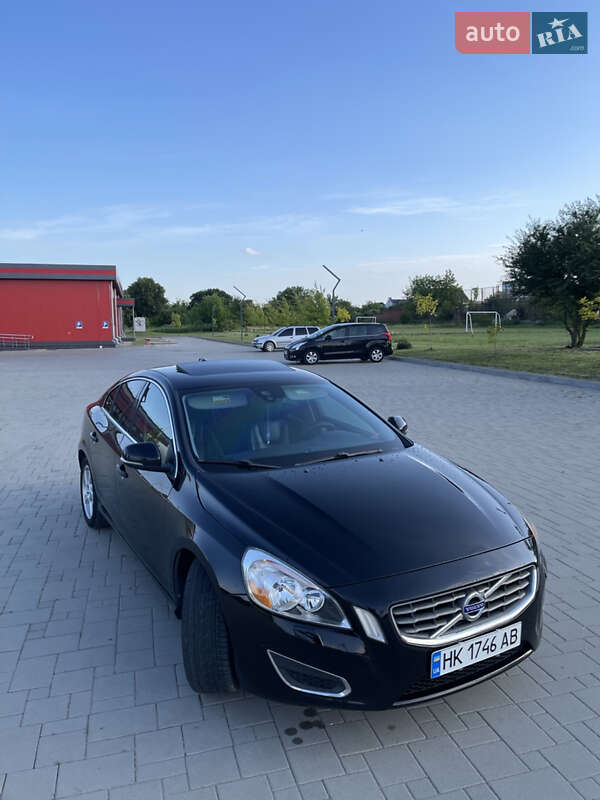 Седан Volvo S60 2013 в Ровно