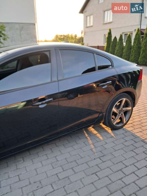 Седан Volvo S60 2012 в Львове