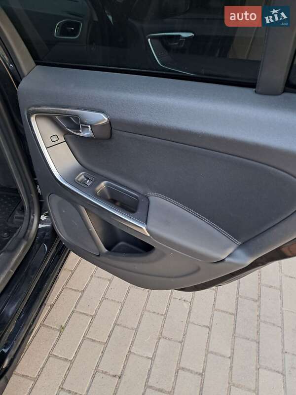 Седан Volvo S60 2012 в Львове