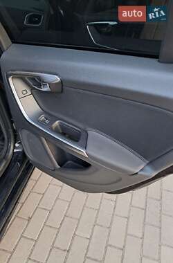 Седан Volvo S60 2012 в 