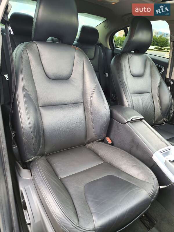Седан Volvo S60 2012 в Львове