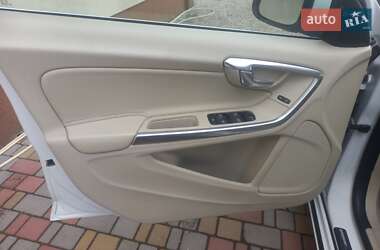 Седан Volvo S60 2015 в 