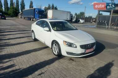 Седан Volvo S60 2015 в 