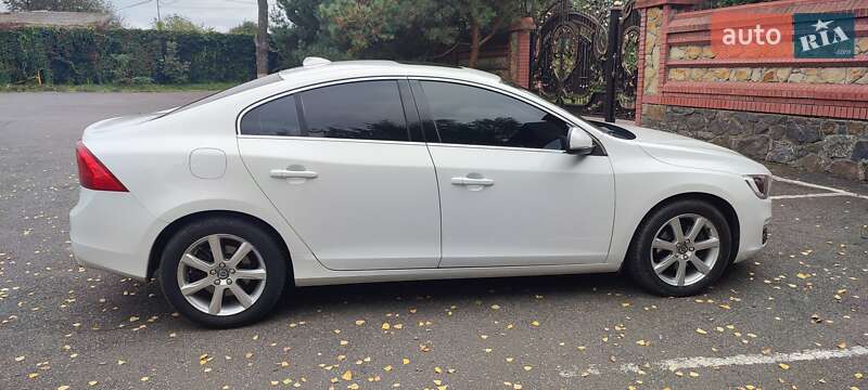 Седан Volvo S60 2018 в Гнівані