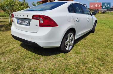 Седан Volvo S60 2012 в 