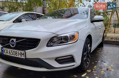 Седан Volvo S60 2018 в 