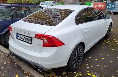 Седан Volvo S60 2018 в 