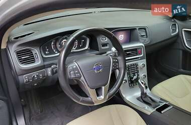 Седан Volvo S60 2018 в 