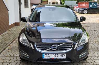 Седан Volvo S60 2012 в 