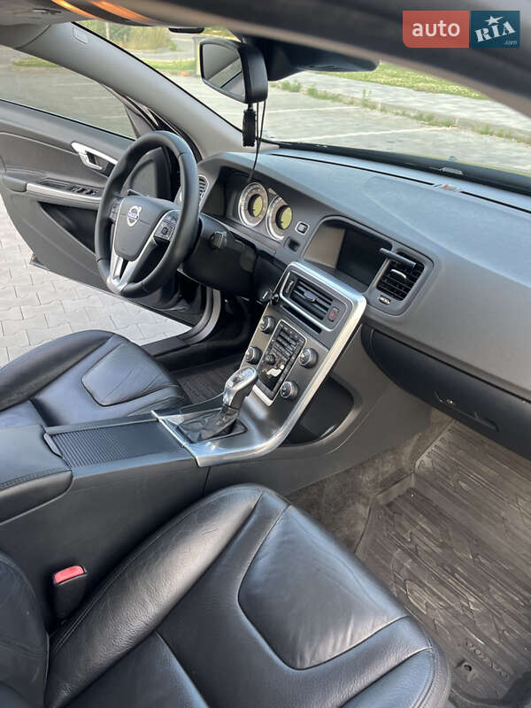 Седан Volvo S60 2012 в Ірпені