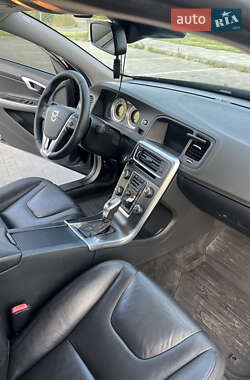 Седан Volvo S60 2012 в 