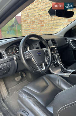 Седан Volvo S60 2016 в 