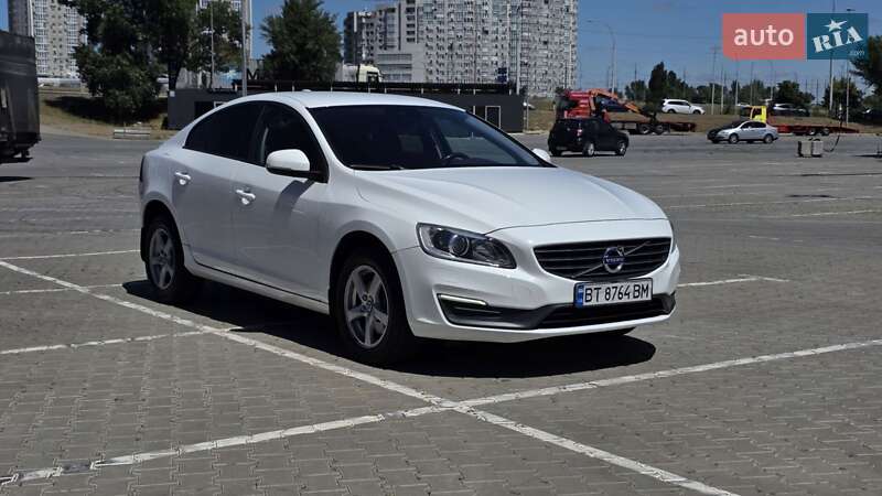 Седан Volvo S60 2015 в 