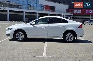 Седан Volvo S60 2015 в 