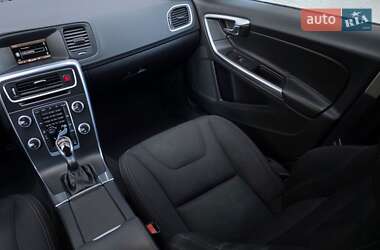 Седан Volvo S60 2015 в 
