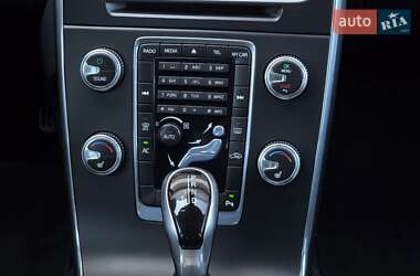 Седан Volvo S60 2015 в 