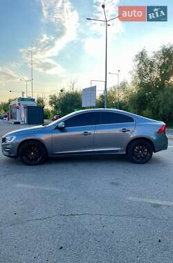 Седан Volvo S60 2016 в 