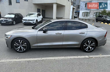 Седан Volvo S60 2020 в 
