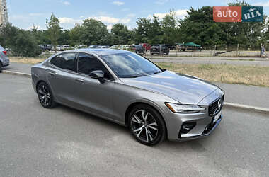Седан Volvo S60 2020 в 