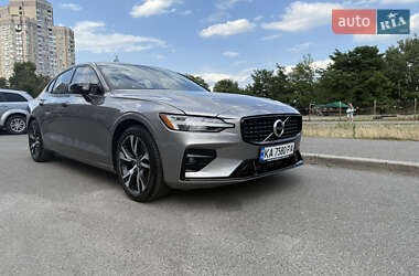Седан Volvo S60 2020 в 