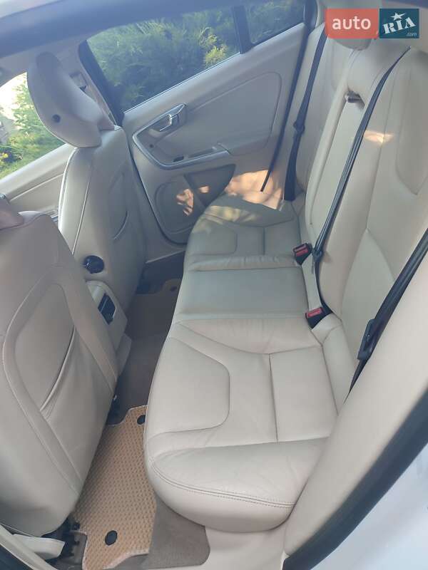 Седан Volvo S60 2015 в Ровно фото 11 Седан Volvo S60 2015 в Ровно