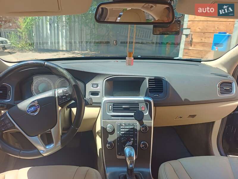 Седан Volvo S60 2013 в Покрове