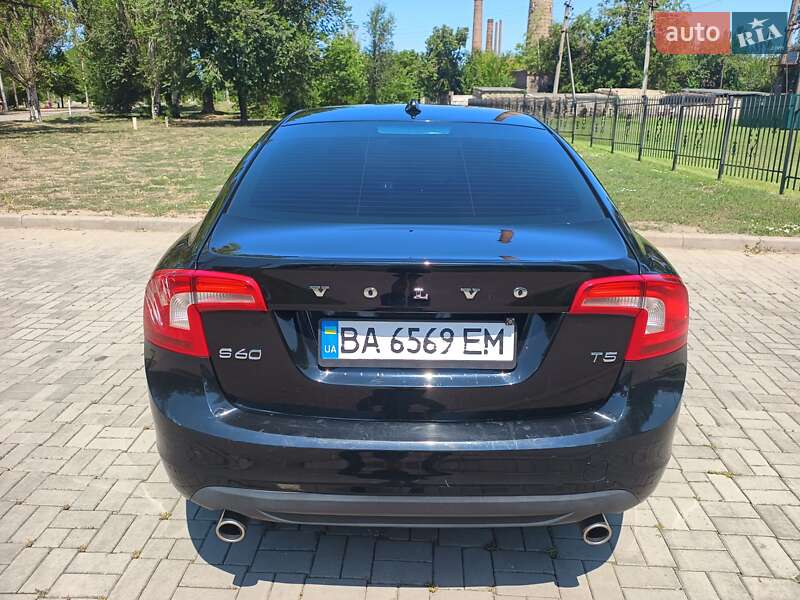 Седан Volvo S60 2013 в Покрове